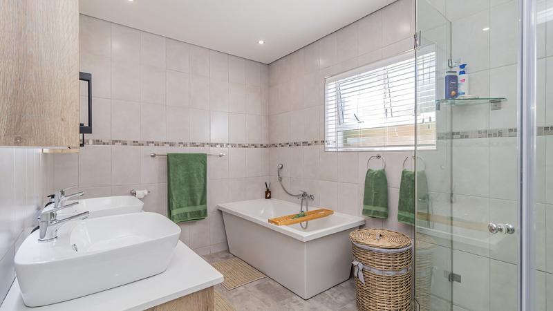 3 Bedroom Property for Sale in Pinnacle Point Golf Estate Western Cape